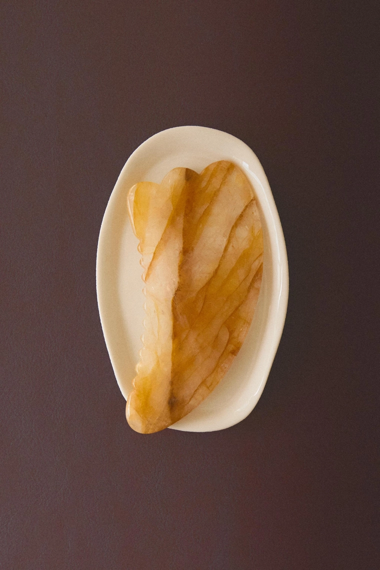 Массажер для лица gua sha из желтого кварца