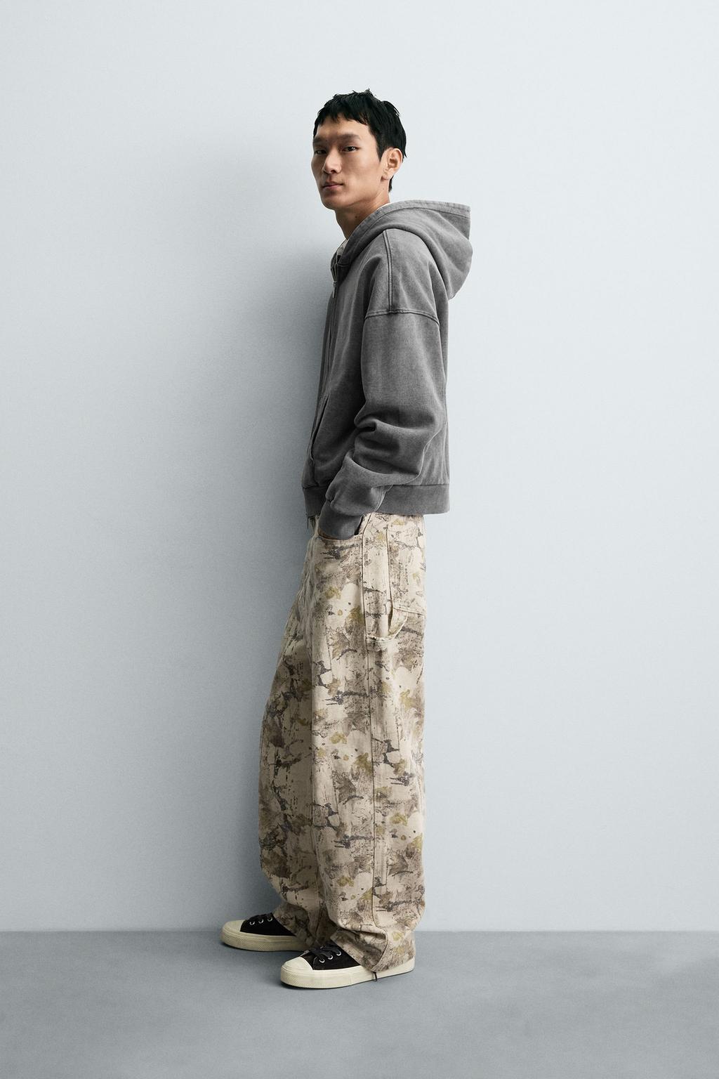 БРЮКИ-КАРГО BAGGY FIT С АБСТРАКТНЫМ ПРИНТОМ