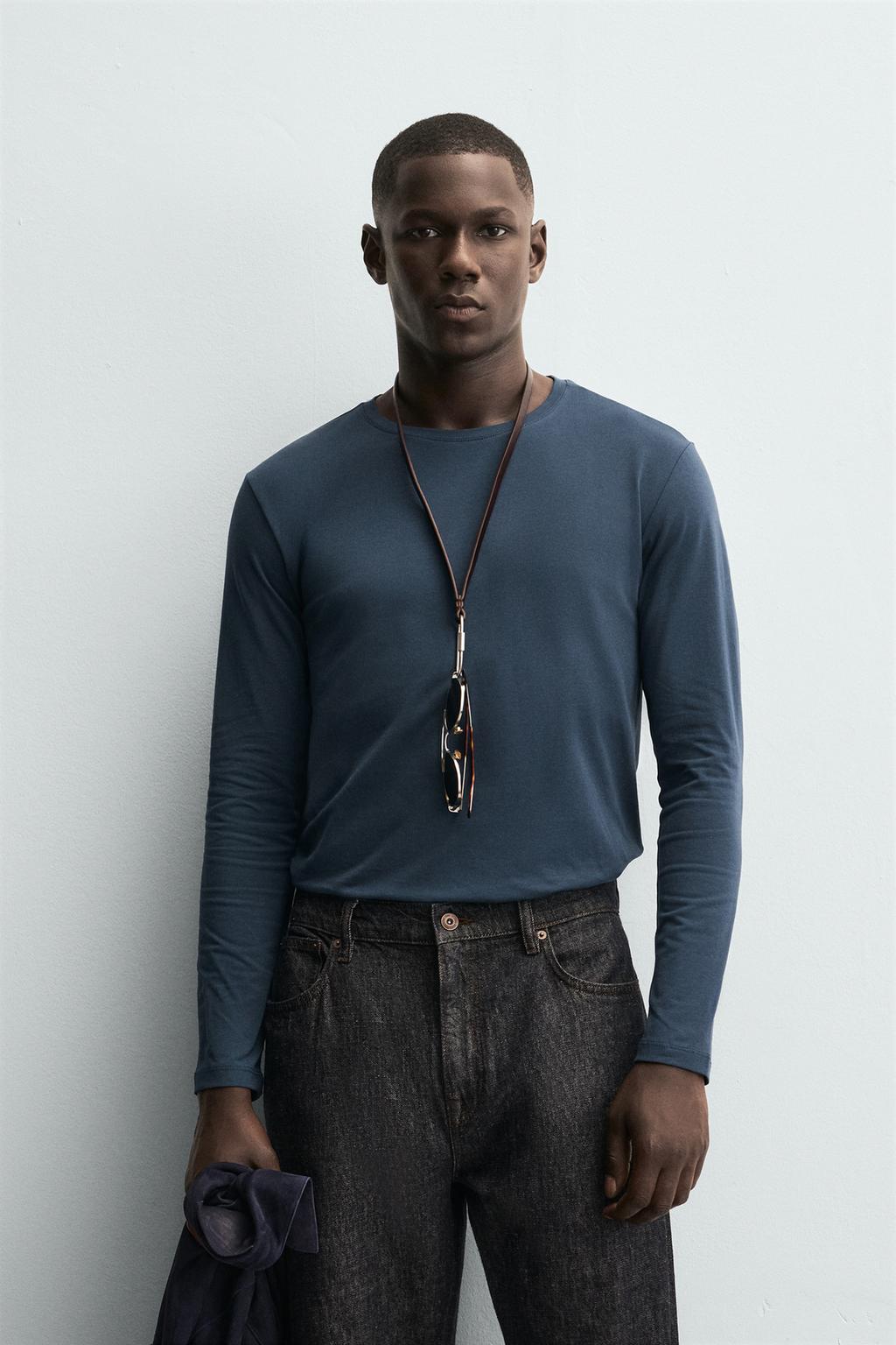 БАЗОВАЯ ФУТБОЛКА SLIM FIT