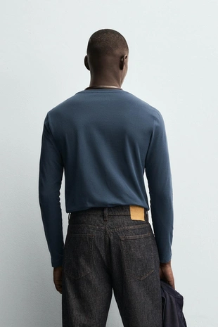 Базовая футболка SLIM FIT