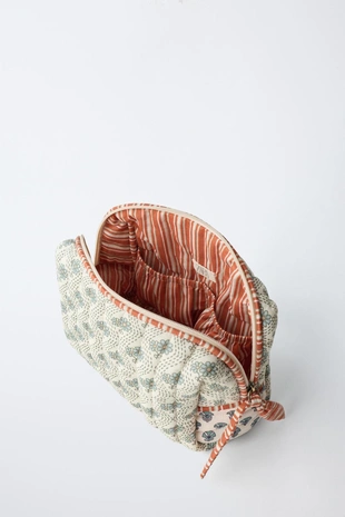 Косметичка с цветочным принтом- Заказать в России