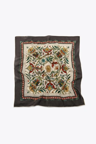 Платок с цветочным принтом- Заказать в России