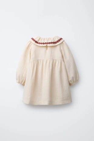 Платье с рельефом и вышитыми цветами- Заказать в России