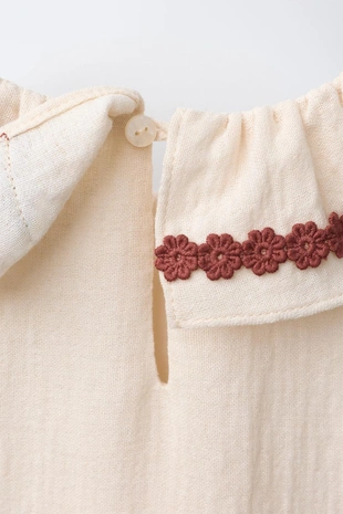 Платье с рельефом и вышитыми цветами- Заказать в России