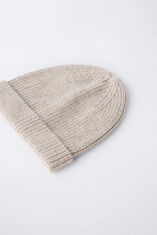 Купить Zara Шапка бини жемчужной вязки