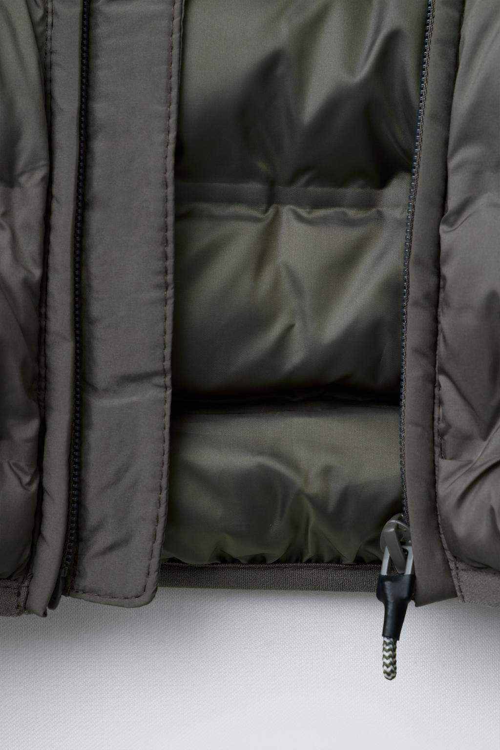 УЛЬТРАЛЕГКАЯ КУРТКА С КАПЮШОНОМ WATER REPELLENT