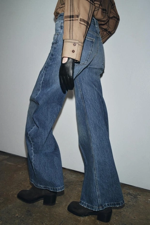 Джинсы FLARE с низкой посадкой и складками — ZW COLLECTION- Заказать в России