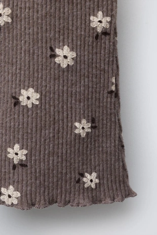 Мягкие расклешенные брюки с принтом