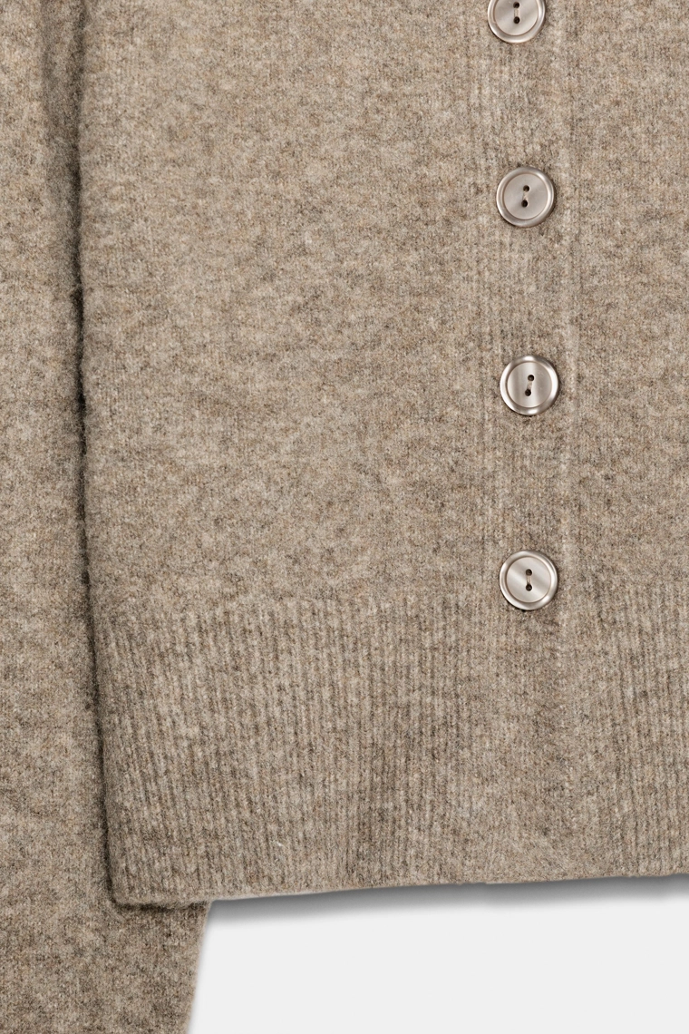 Мягкий вязаный кардиган