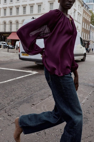 Полупрозрачная блуза с фурнитурой- Заказать в России