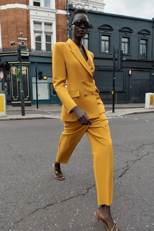 Двубортный блейзер с подплечниками- Заказать в России