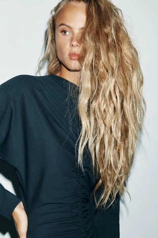 Платье из крепа с подплечниками- Заказать в России