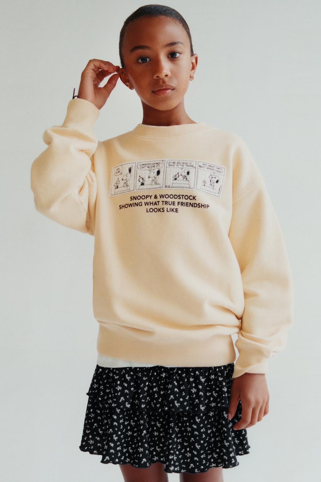 ТОЛСТОВКА С НАШИВКАМИ SNOOPY PEANUTS™