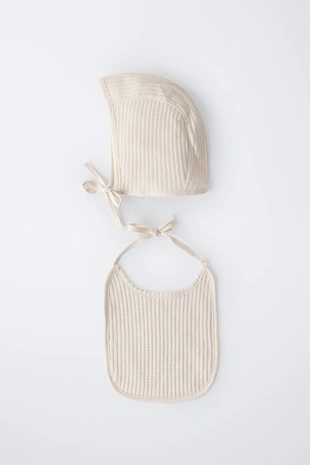 Комплект из чепчика и нагрудника- Заказать в России