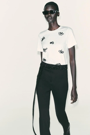 Футболка с бантиками и стразами- Заказать в России