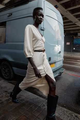 Платье миди с рукавами-буфами и поясом- Заказать в России