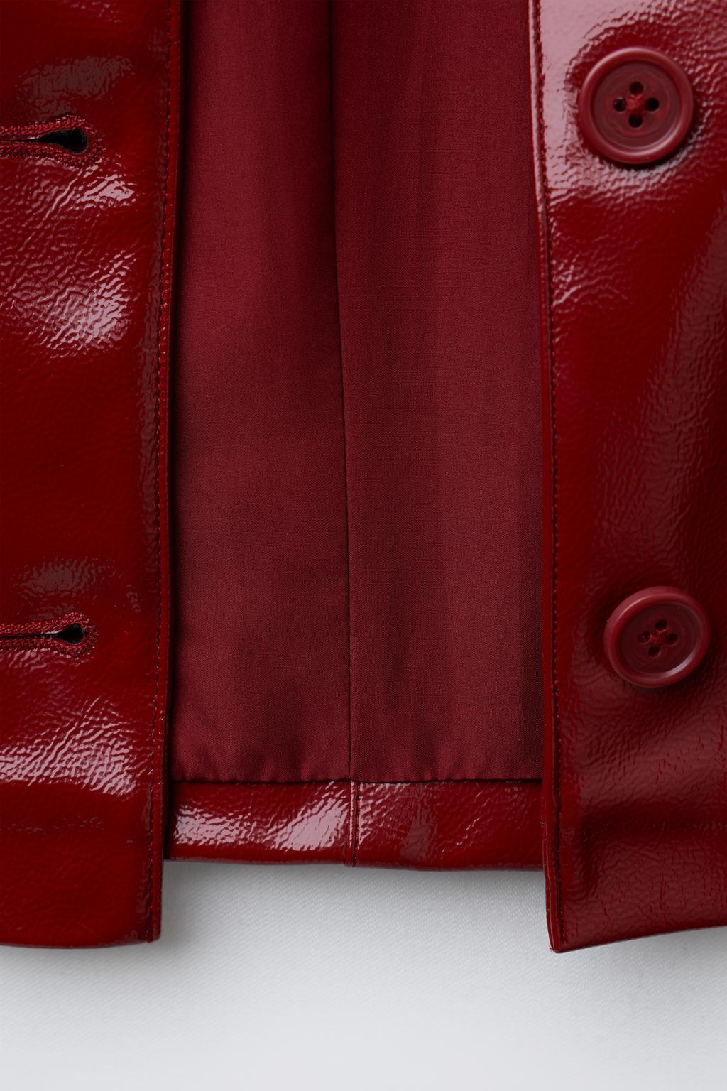 КУРТКА С ЛАКИРОВАННЫМ ЭФФЕКТОМ