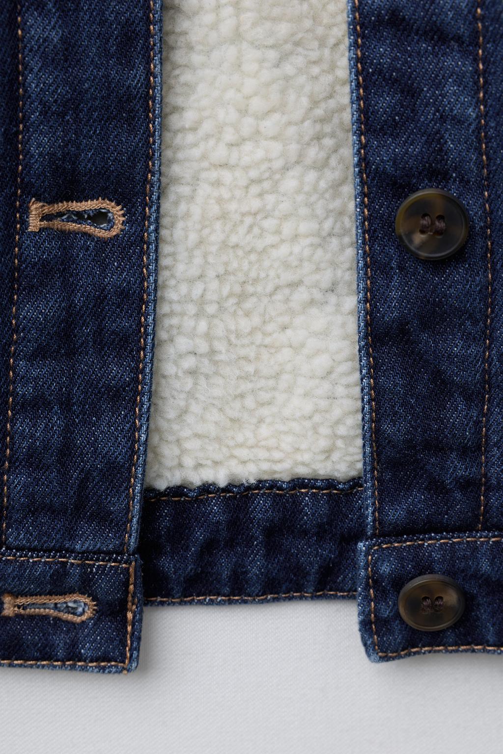 Джинсовая куртка с меховым подкладом и вышитыми цветами