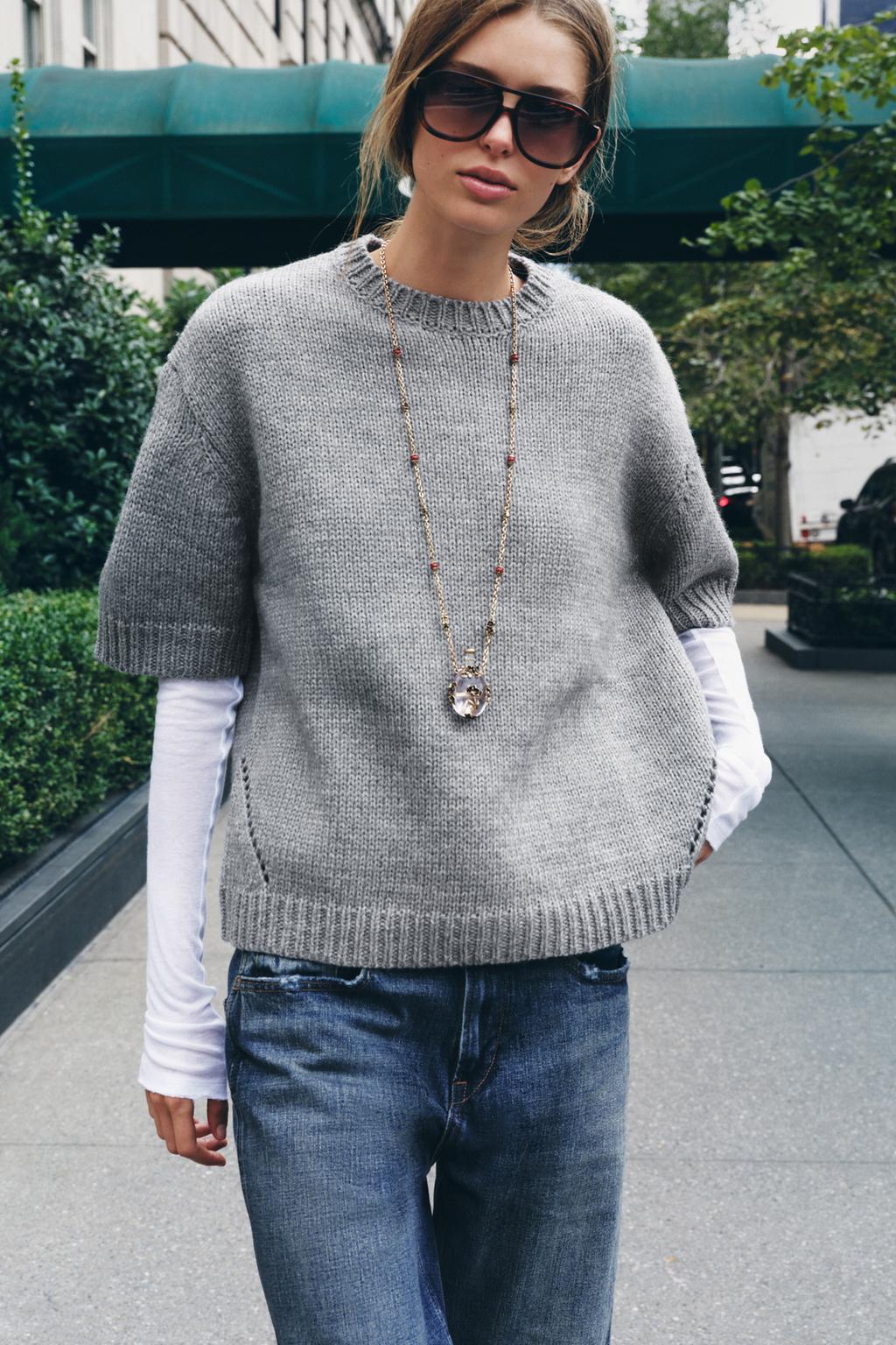 ТРИКОТАЖНЫЙ ДЖЕМПЕР OVERSIZE С КОРОТКИМИ РУКАВАМИ