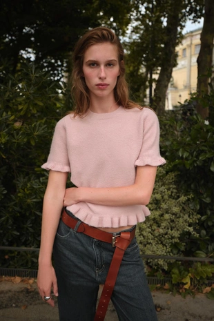 Трикотажный джемпер с короткими рукавами и оборками