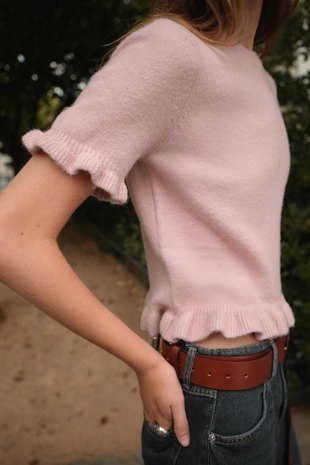 Трикотажный джемпер с короткими рукавами и оборками