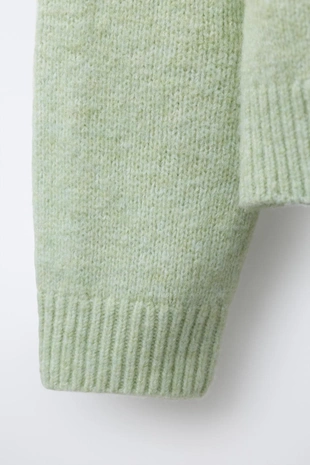 Свитер с цветочными деталями из кружева кроше- Заказать в России