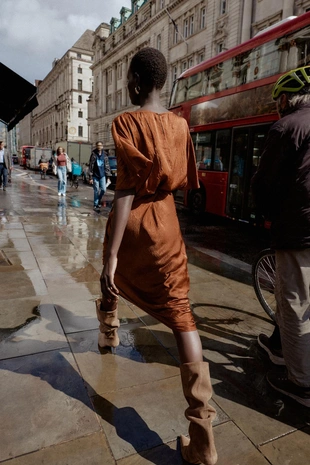 Атласная юбка-миди с эффектом жатости- Заказать в России