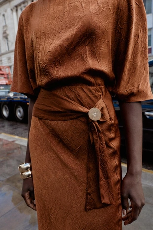 Атласная юбка-миди с эффектом жатости- Заказать в России