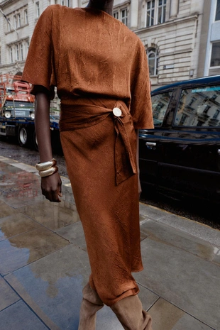 Атласная юбка-миди с эффектом жатости- Заказать в России