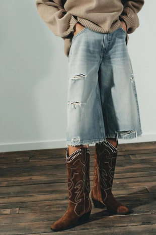 Кожаные сапоги с вышивкой- Заказать в России