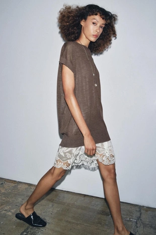 Трикотажное платье с комбинированной отделкой- Заказать в России