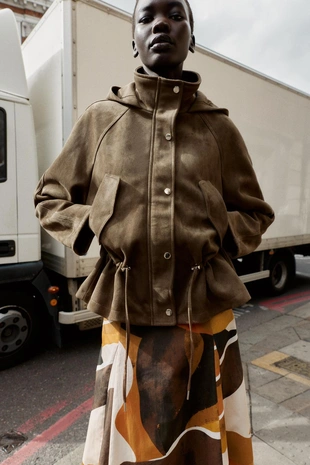 Куртка из искусственной замши с капюшоном- Заказать в России