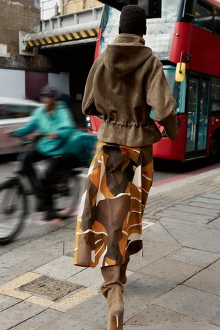 Куртка из искусственной замши с капюшоном- Заказать в России