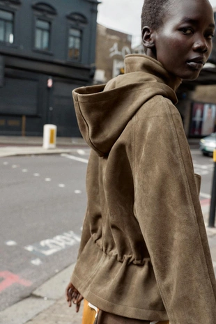 Куртка из искусственной замши с капюшоном- Заказать в России