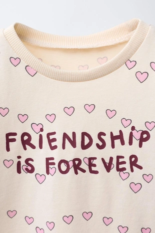 Футболка с принтом и надписью