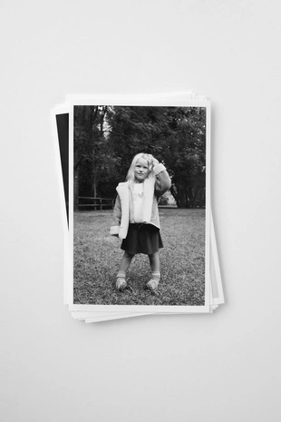 Футболка с надписью и нашивками- Заказать в России