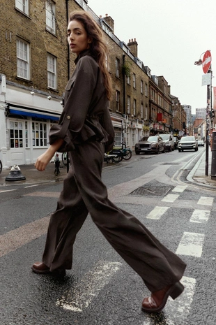 Широкие брюки с эластичным поясом- Заказать в России