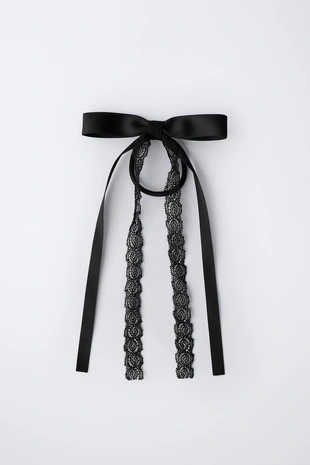 Резинка для волос с кружевным и гладким бантом и заколкой