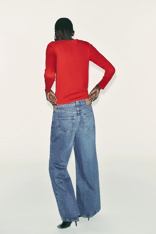 Хлопковая футболка с вырезом лодочкой- Заказать в России