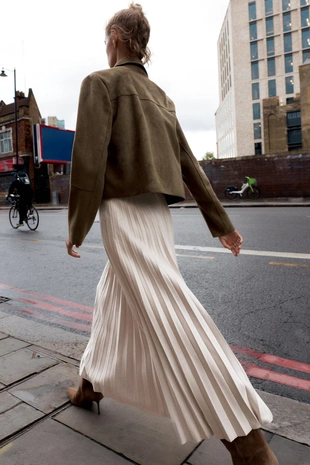 Плиссированная юбка-миди под замшу с поясом- Заказать в России