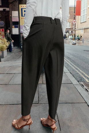 Брюки CARROT FIT с защипами- Заказать в России