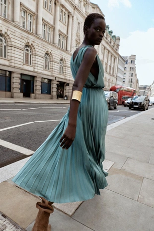 Плиссированное платье миди с поясом- Заказать в России