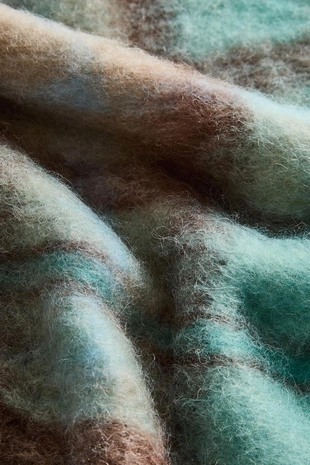 Плед из шерстяной смеси с простым дизайном- Заказать в России