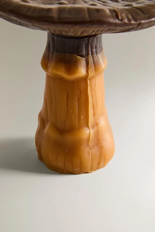 Большая темная свеча в форме гриба с ароматом тыквенных пряностей- Заказать в России