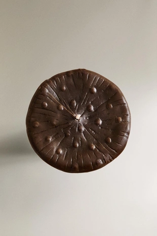 Большая темная свеча в форме гриба с ароматом тыквенных пряностей- Заказать в России