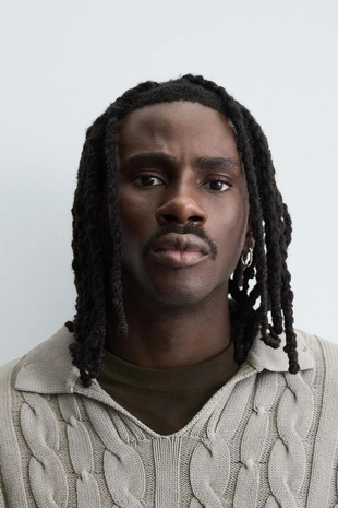 Поло с текстурным узором «косы» и эффектом потертости- Заказать в России