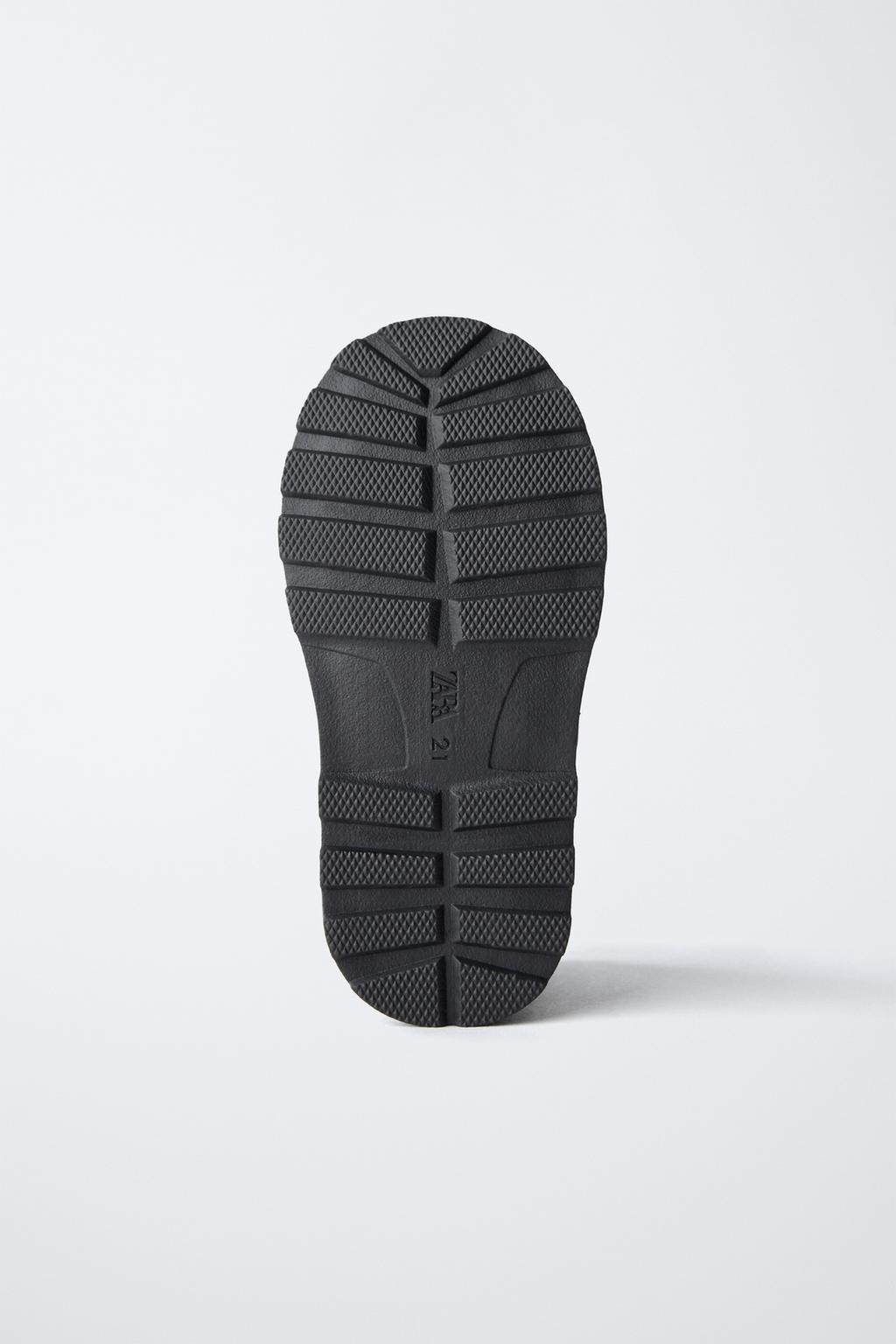 Ботинки модной обуви barefoot