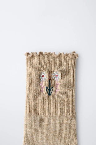 Носки с вязаными вышитыми цветами- Заказать в России