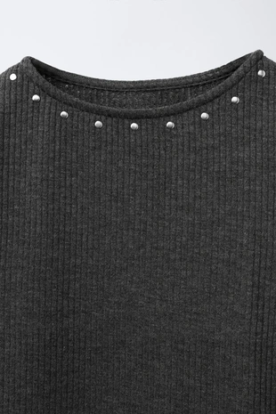 Майка в рубчик с заклепками- Заказать в России