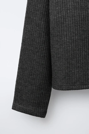 Майка в рубчик с заклепками- Заказать в России